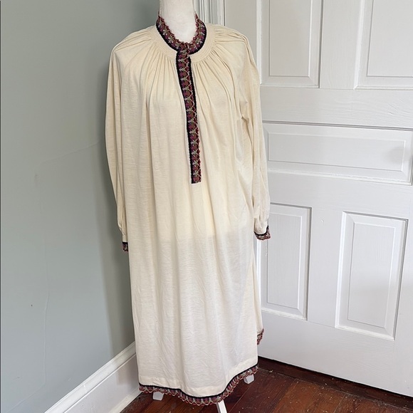 Vintage 1970s Ayers Elegant Cream Embroidered Long Sleeve Dress Size XL - Picture 1 of 6